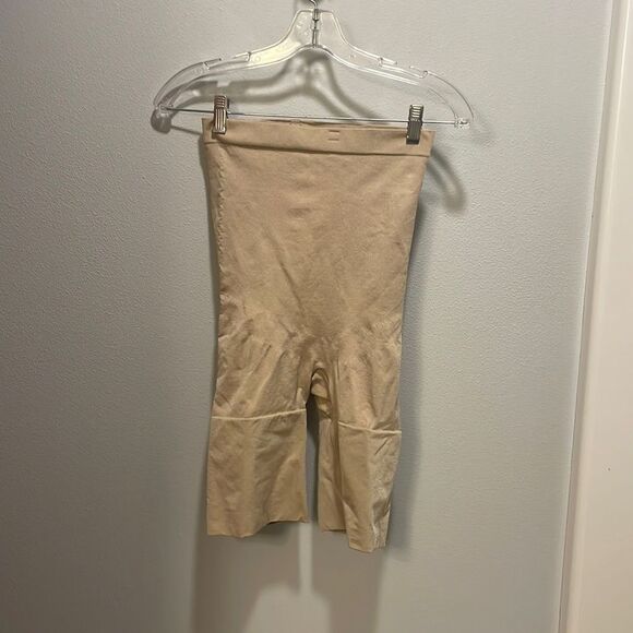 𝅺Spanx for woman - Picture 1 of 7